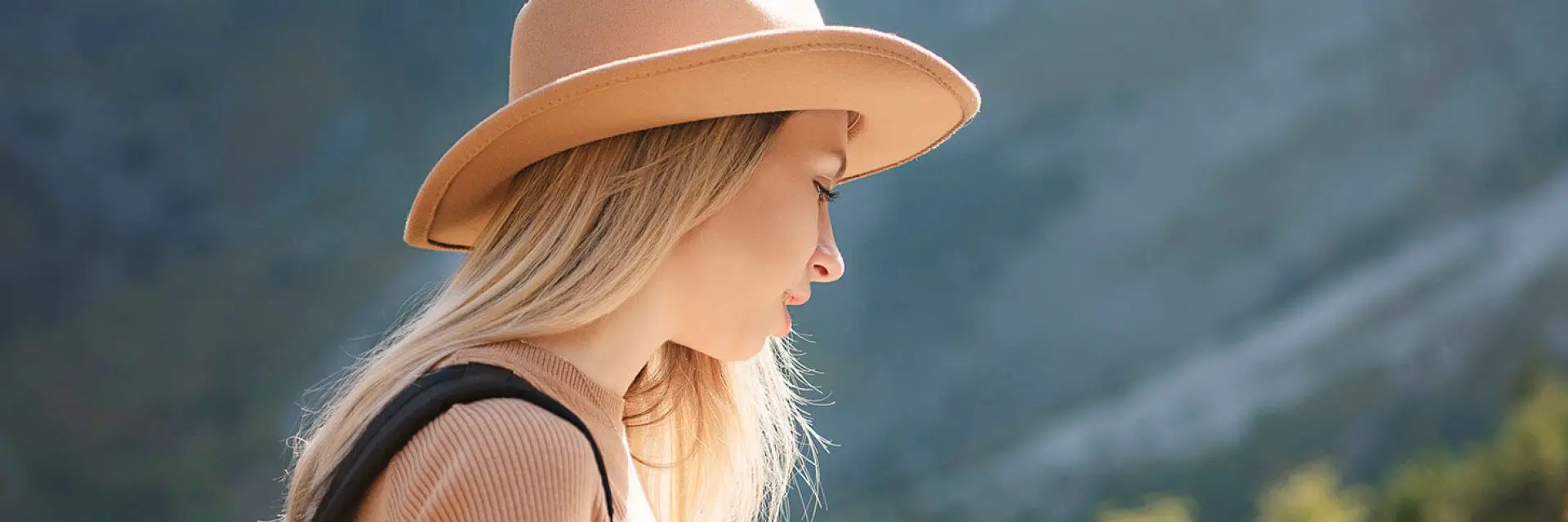 Imagem de mulher no meio da natureza